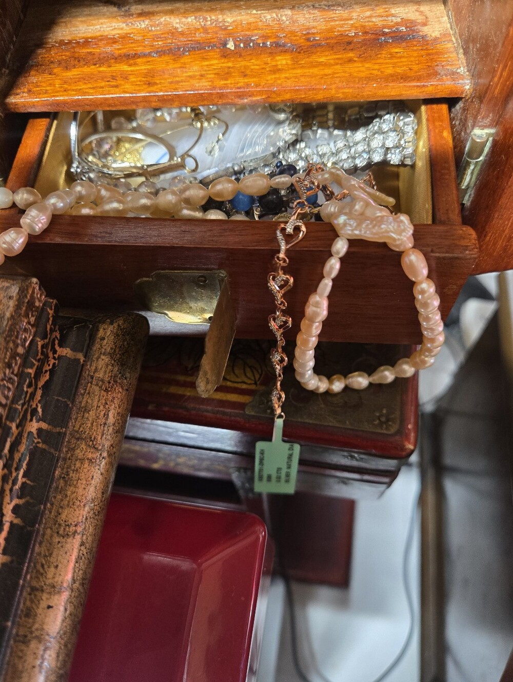 1950s ORIGINALChinese wood & brass-accented jewelry box or Tabletop Dresser - Picture 6 of 11